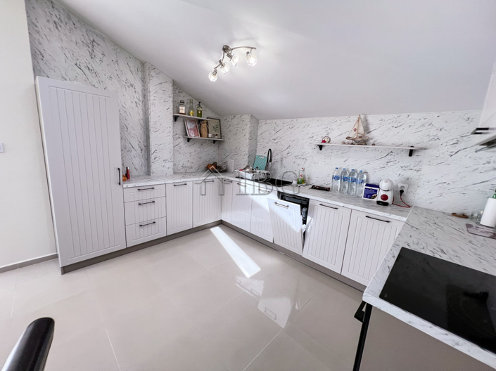 Image No.24-4 Bed House for sale