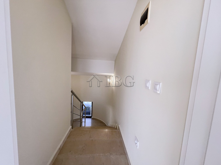 Image No.27-4 Bed House for sale