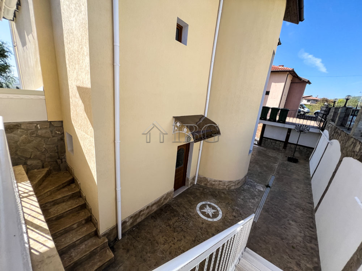 Image No.6-4 Bed House for sale