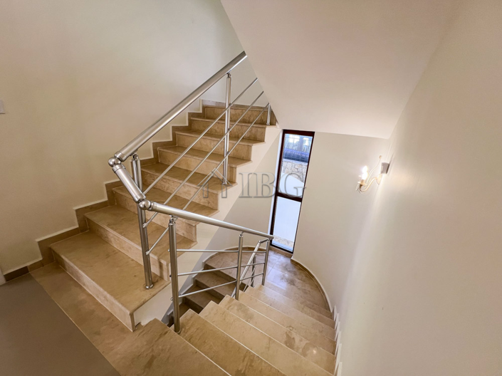 Image No.52-4 Bed House for sale