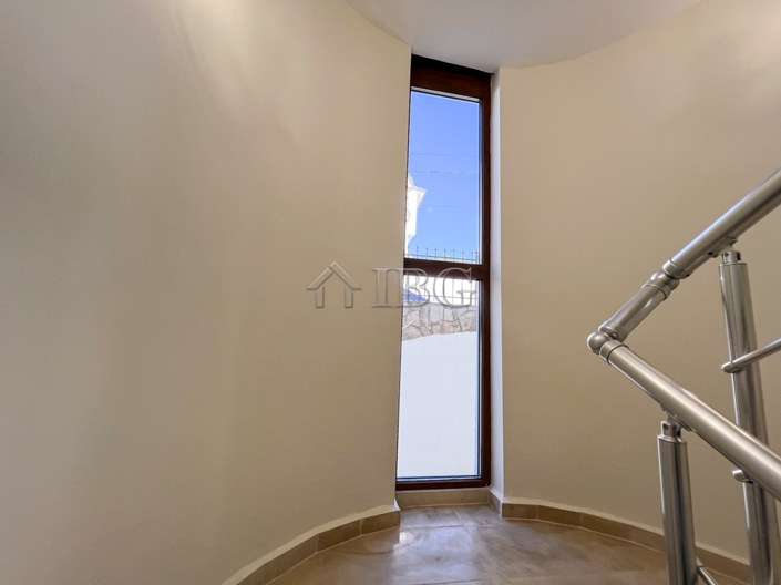 Image No.55-4 Bed House for sale