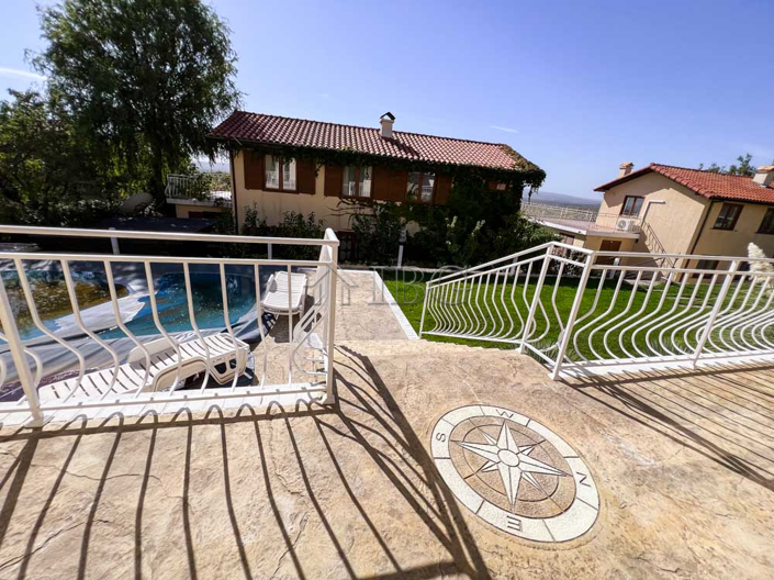 Image No.65-4 Bed House for sale