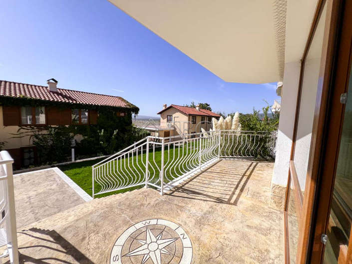 Image No.66-4 Bed House for sale