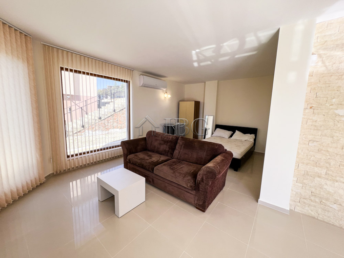 Image No.68-4 Bed House for sale