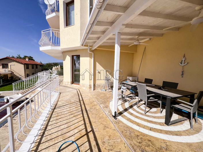 Image No.8-4 Bed House for sale