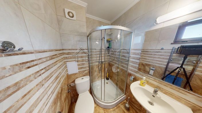 Image No.8-2 Bed House for sale