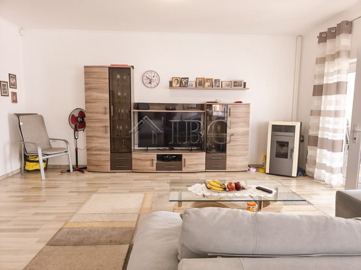 Image No.10-3 Bed House for sale