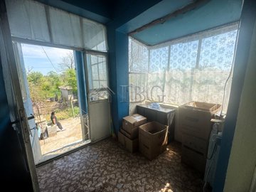 3-bed-house-with-outbuildings-garage-and-big-