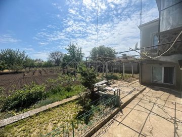 3-bed-house-with-outbuildings-garage-and-big-