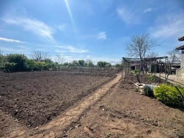 3-bedroom-house-with-big-garden-20-min-to-the