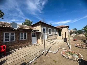 2-bedroom-house-with-outbuildeings-and-big-ga