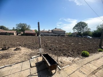 2-bedroom-house-with-outbuildeings-and-big-ga