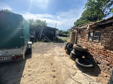 2-bedroom-house-with-outbuildeings-and-big-ga