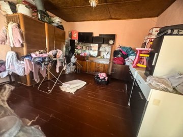 2-bedroom-house-with-outbuildeings-and-big-ga