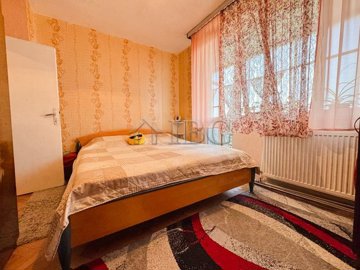 2-bed-renovated-apartment-10-minutes-to-the-c