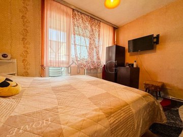 2-bed-renovated-apartment-10-minutes-to-the-c