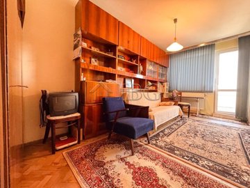 2-bed-renovated-apartment-10-minutes-to-the-c