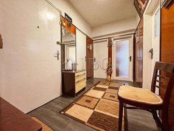 2-bed-renovated-apartment-10-minutes-to-the-c