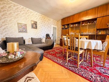 2-bed-renovated-apartment-10-minutes-to-the-c