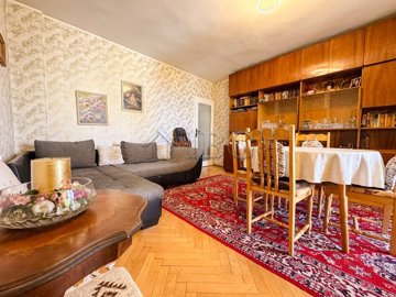 2-bed-renovated-apartment-10-minutes-to-the-c