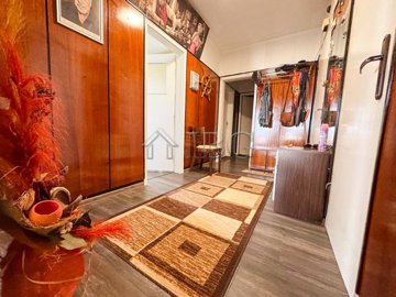 2-bed-renovated-apartment-10-minutes-to-the-c