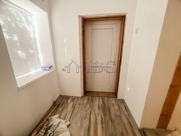 2-bedroom-house-with-large-garden-close-to-th