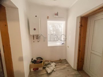 2-bedroom-house-with-large-garden-close-to-th