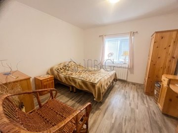 2-bedroom-house-with-large-garden-close-to-th