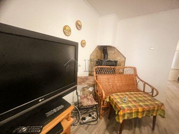 2-bedroom-house-with-large-garden-close-to-th