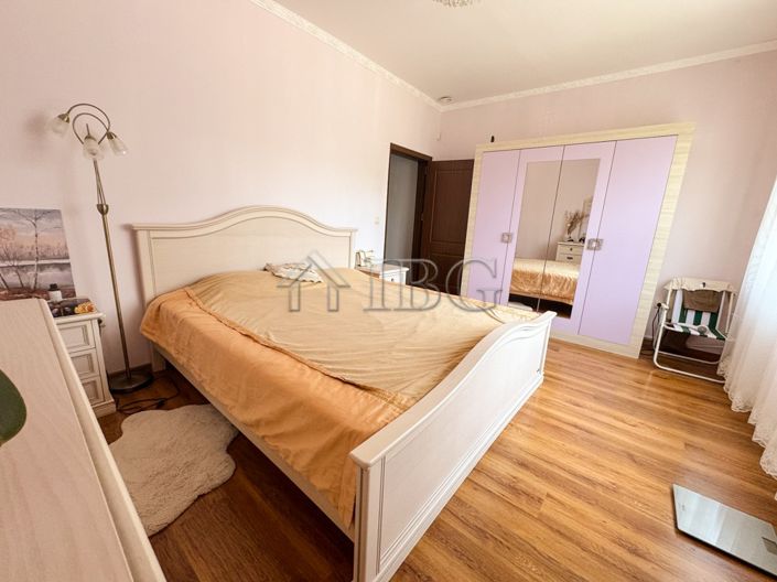 Image No.11-3 Bed House for sale