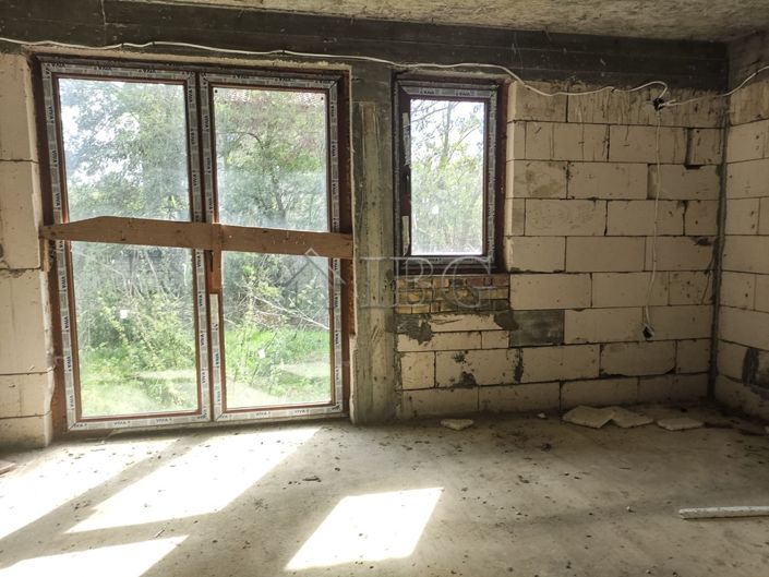 Image No.10-1 Bed House for sale