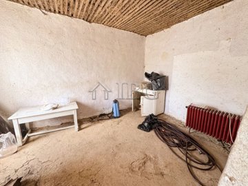 house-for-renovation-15-km-to-the-sea-31