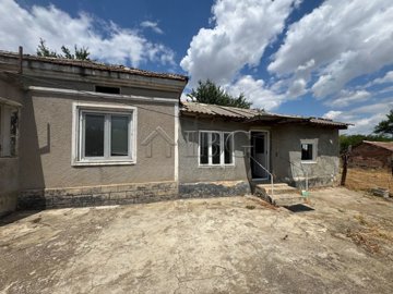 house-for-renovation-15-km-to-the-sea-7