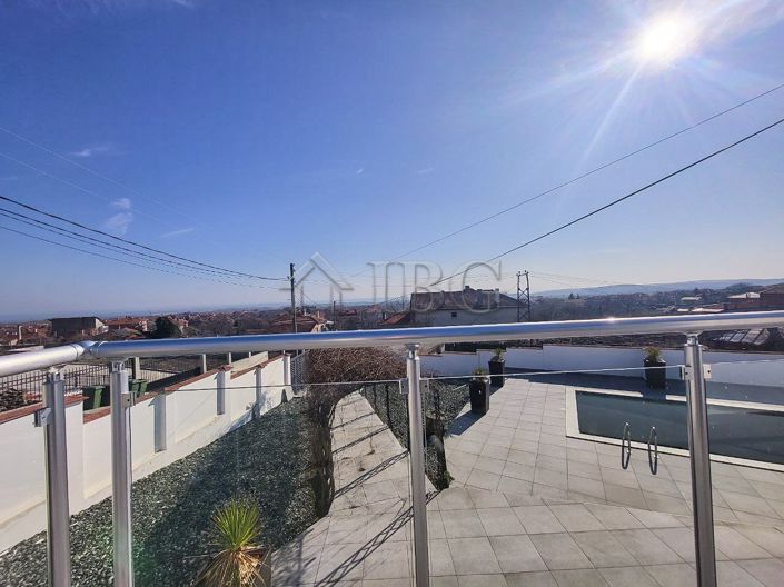 Image No.10-4 Bed House for sale