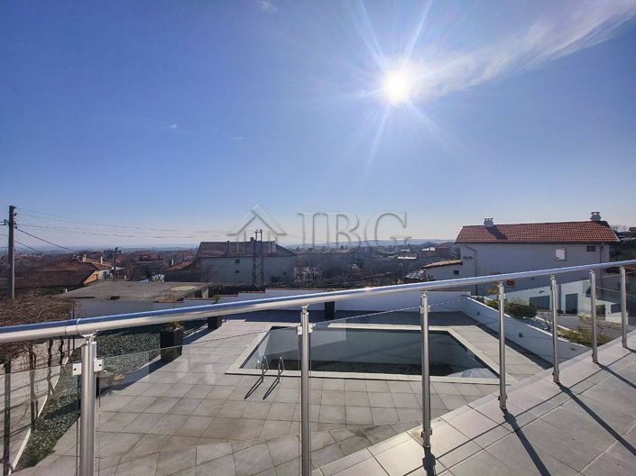 Image No.12-4 Bed House for sale