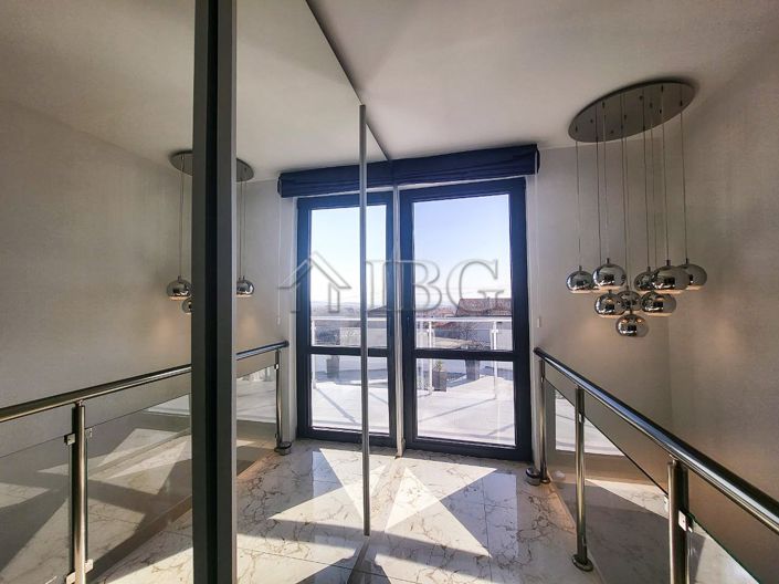 Image No.19-4 Bed House for sale