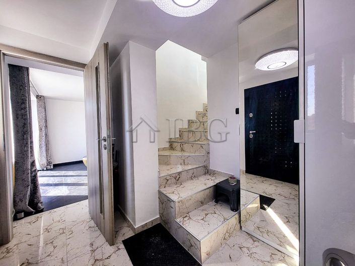 Image No.20-4 Bed House for sale