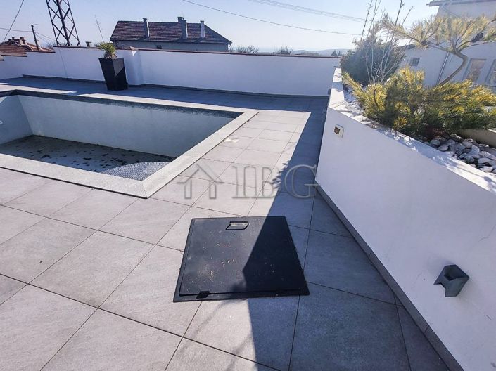 Image No.3-4 Bed House for sale