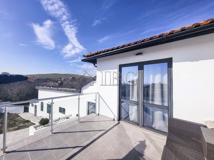 Image No.6-4 Bed House for sale