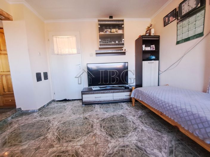 Image No.12-6 Bed House for sale