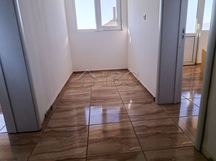 Image No.8-6 Bed House for sale