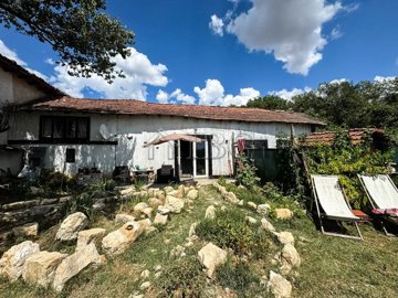 3-bedroom-apartment-renovated-house-11