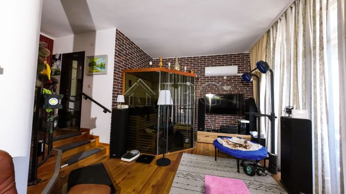 Image No.5-2 Bed House for sale