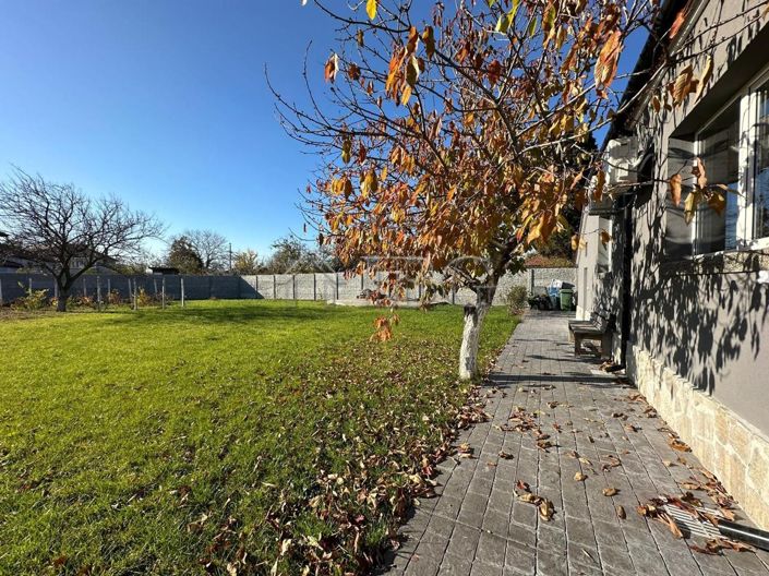 Image No.1-2 Bed House for sale