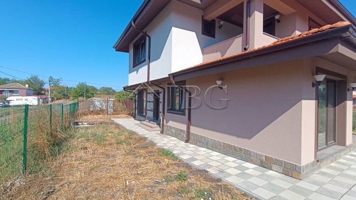 Image No.5-Maison de 3 chambres à vendre à Bulgarie