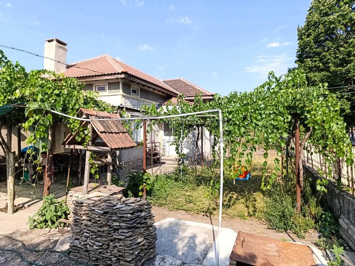 Image No.1-2 Bed House for sale
