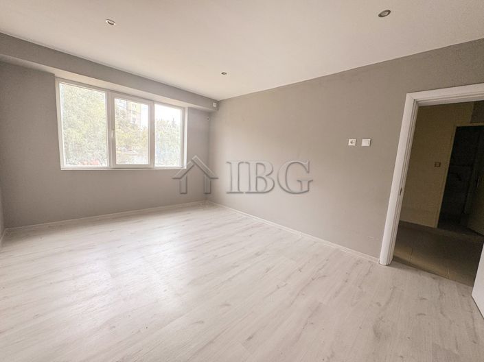 Image No.1-Appartement de 1 chambre à vendre à Ruse