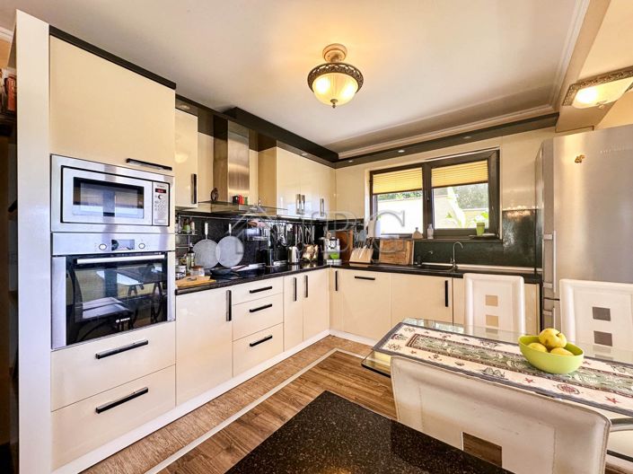 Image No.11-4 Bed House for sale