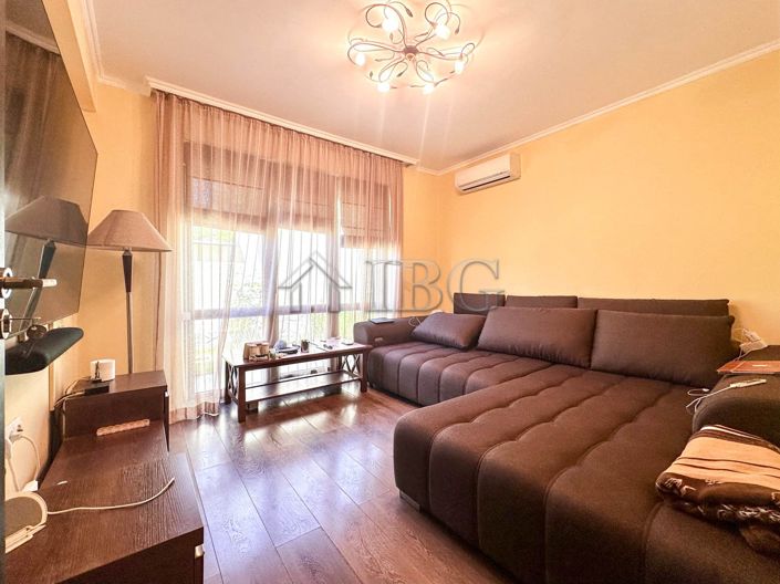 Image No.18-4 Bed House for sale