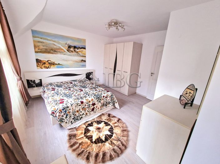 Image No.2-Un hôtel de 12 chambres à vendre à Burgas